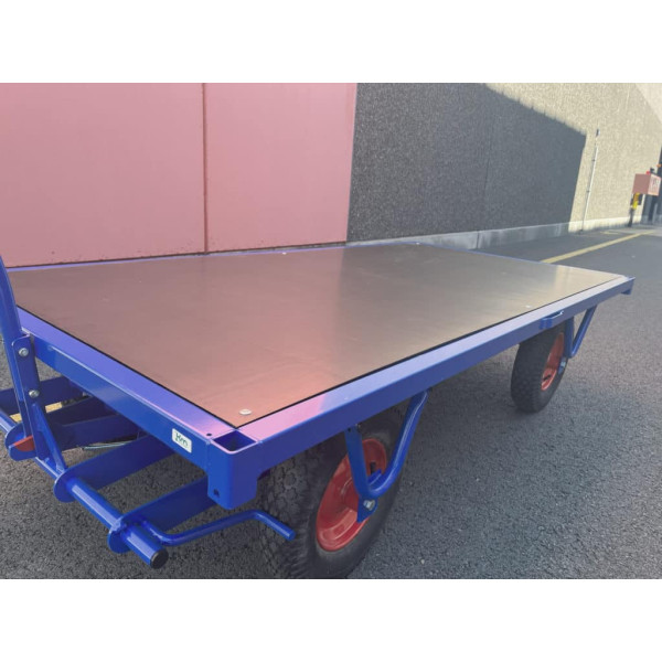 Chariot pour Dalle géante de moquette pour protection de sol sportif